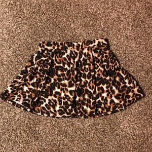 Leopard, flowy short skirt, Size Medium